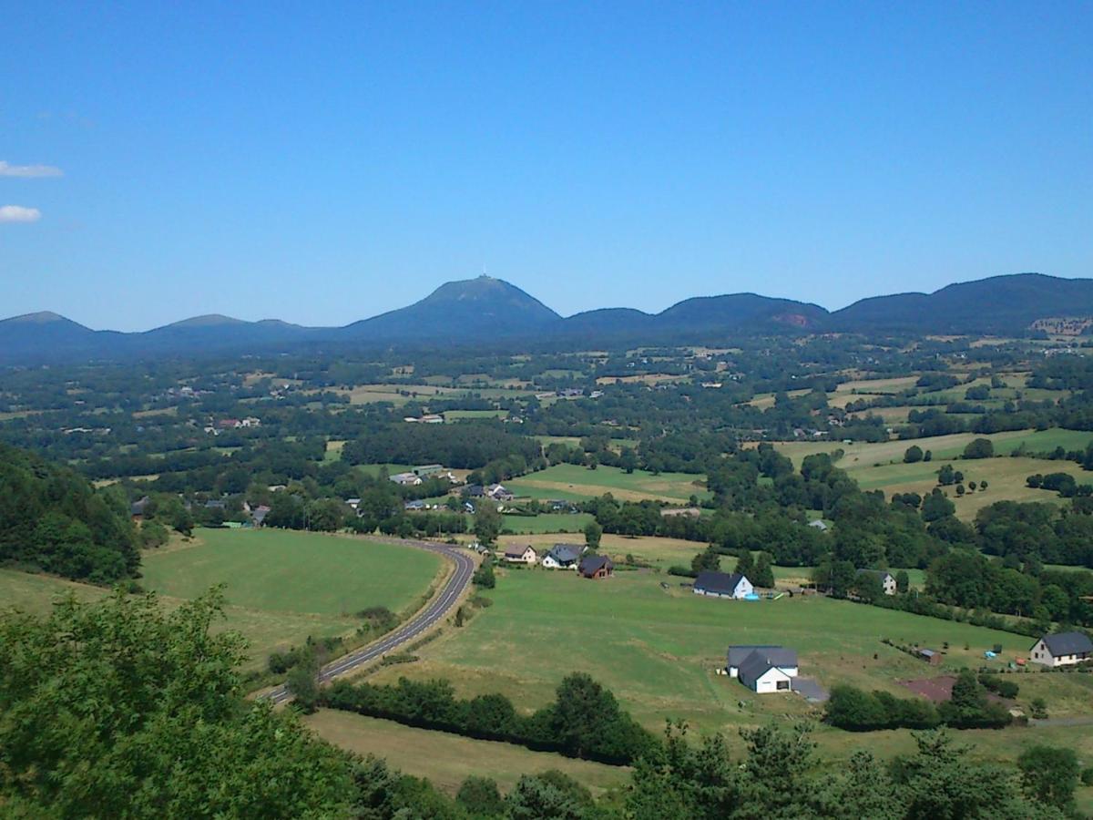 Iris, Gite Saint Antoine, Orcival, Entre Sancy Et Volcans D'Auvergne Exterior foto